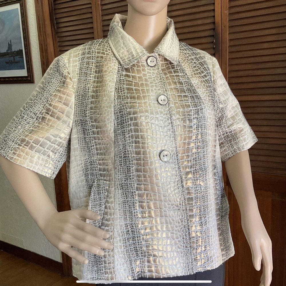 Chico’s Women’s Size 2 Large Gold Shimmer Snakeskin Swing Jacket SS pockets